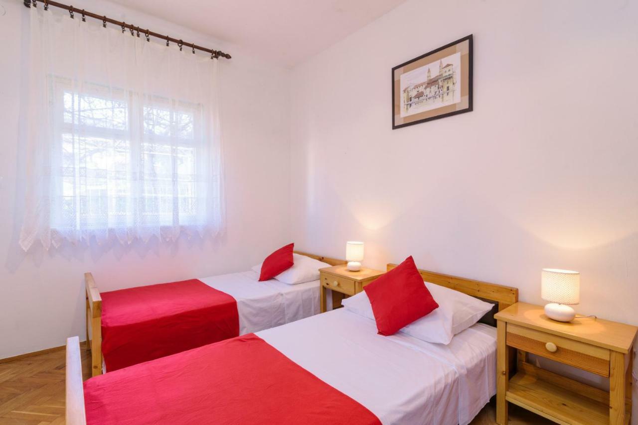 Apartment "Duma" โตรกีร์ ภายนอก รูปภาพ